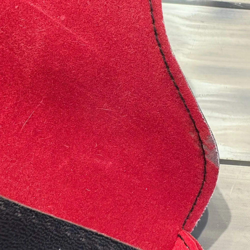 Ray-Ban Black Leather Sunglasses Case flaw - Image 5