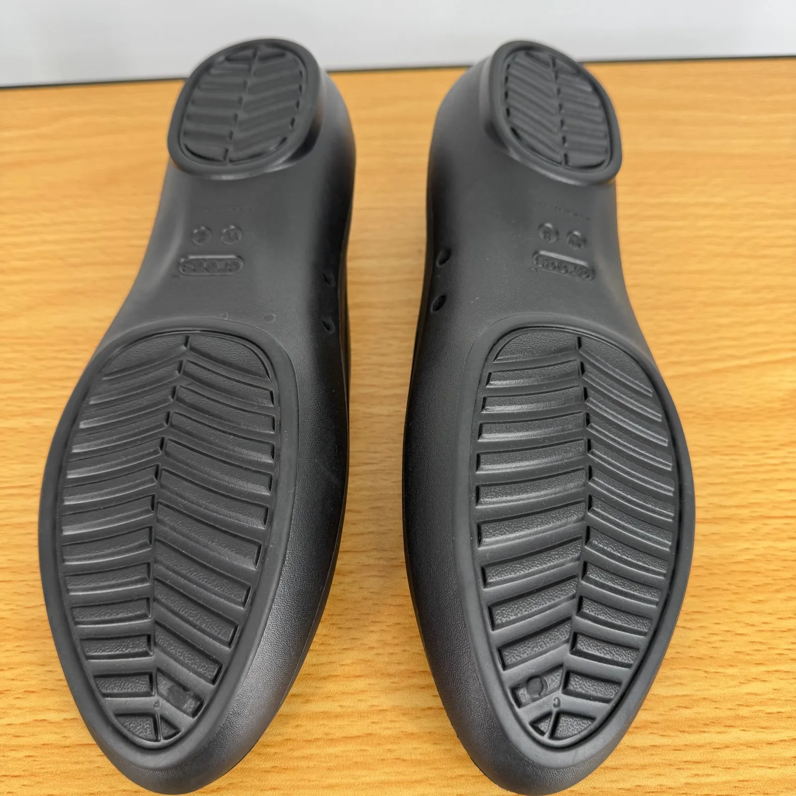 Crocs shoes Lina women's 8 iconic comfort slip on rubber ballet flats black NEW - Image 6