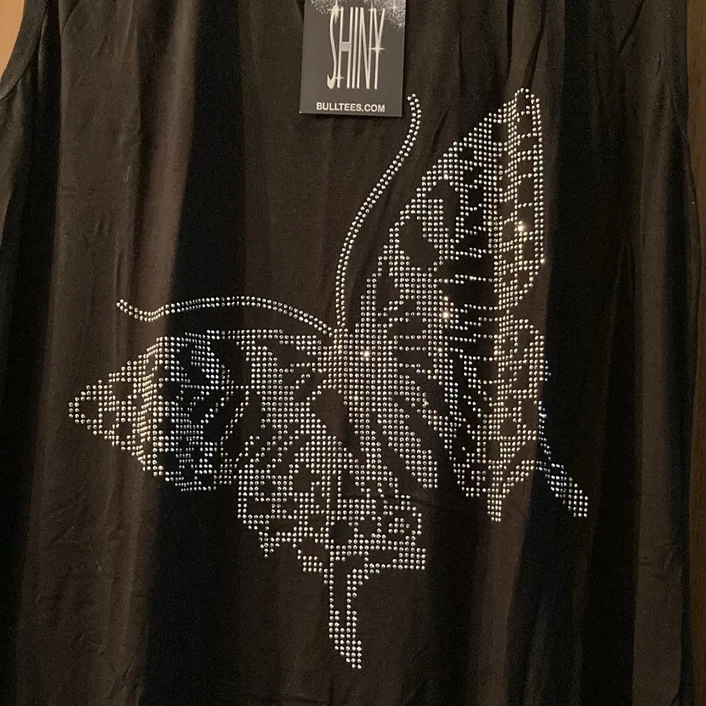 Shiny Peacock feather rhinestone tunic style blouse. Fit and tunic style blouse. Size undefined - Image 3