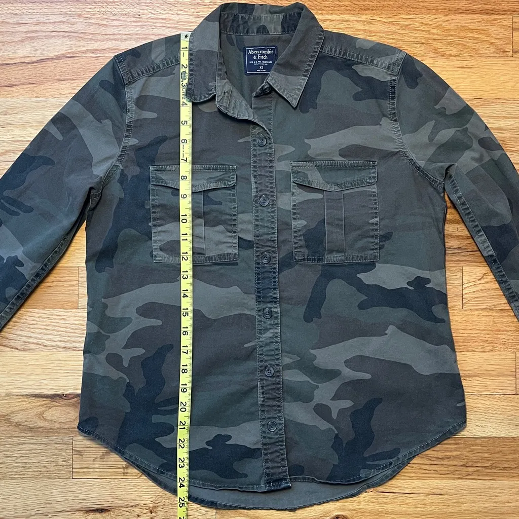 Abercrombie and Fitch Women’s Camo Button Down Shirt Size XS - Image 6