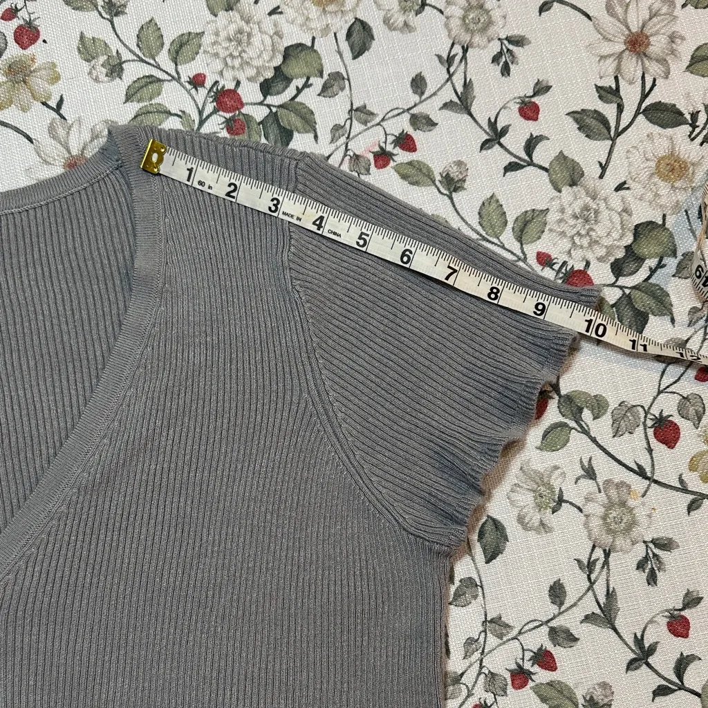 A&F Short Sleeve Ruffle buttoned cardigan Grey - Blue XXL - Image 9