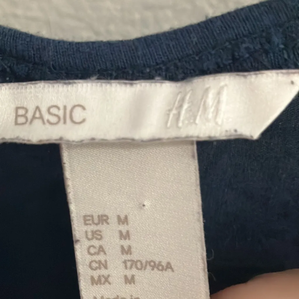 FINAL MARKDOWN H&M long sleeved tee medium - Image 3