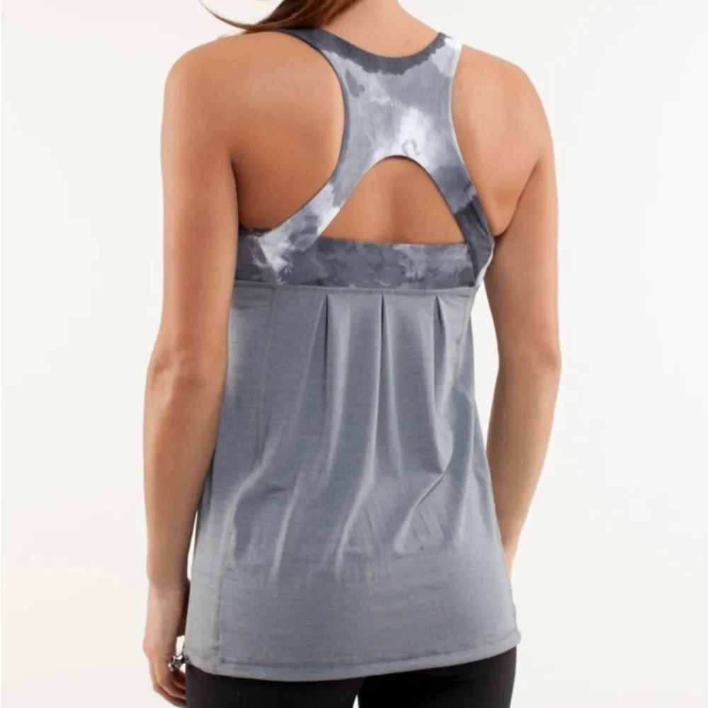 Lululemon Run Your Heart Out Tank Grey White Women’s Athletic Shelf Bra Tank Top - Image 2