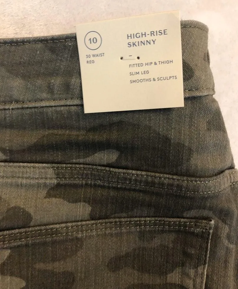 Universal Thread Camo Pants Size 30 - Image 3