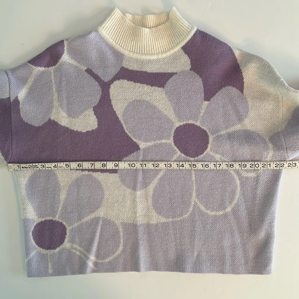 H&M Dividend purple floral jacquard mock neck cropped long sleeve sweater size M - Image 6