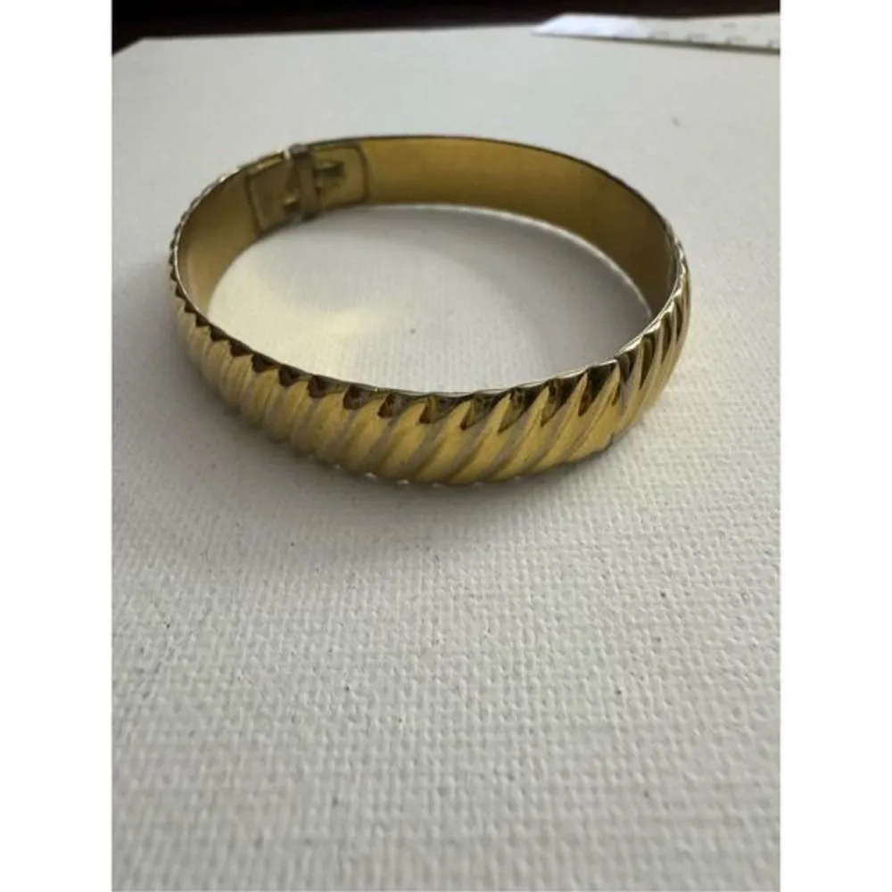 60's Vintage‎ Monet Womens Chunky Gold Tone Hinged Embossed Cuff Bangle Bracelet - Image 2