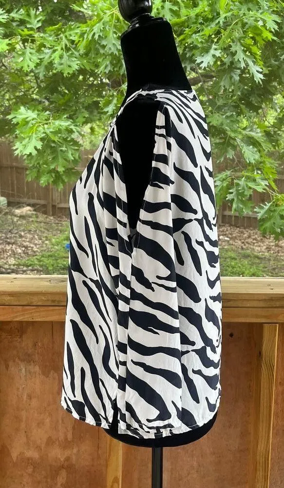 Neiman Marcus Women's Black And White 100% Silk Animal Print Blouse Size M - Image 3