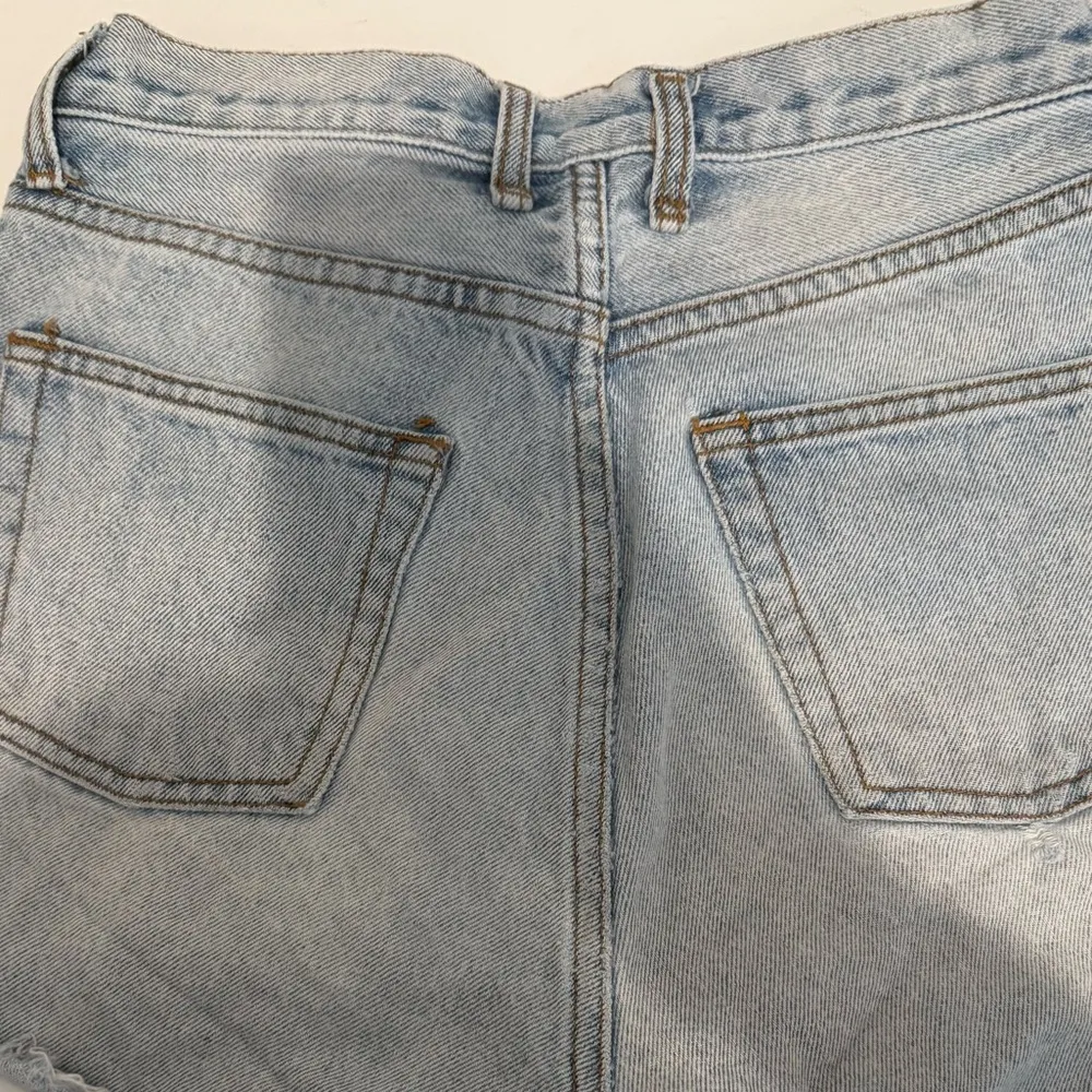 Brandy Melville High Waisted Light Wash Cutoff Jean Shorts Medium - Image 5