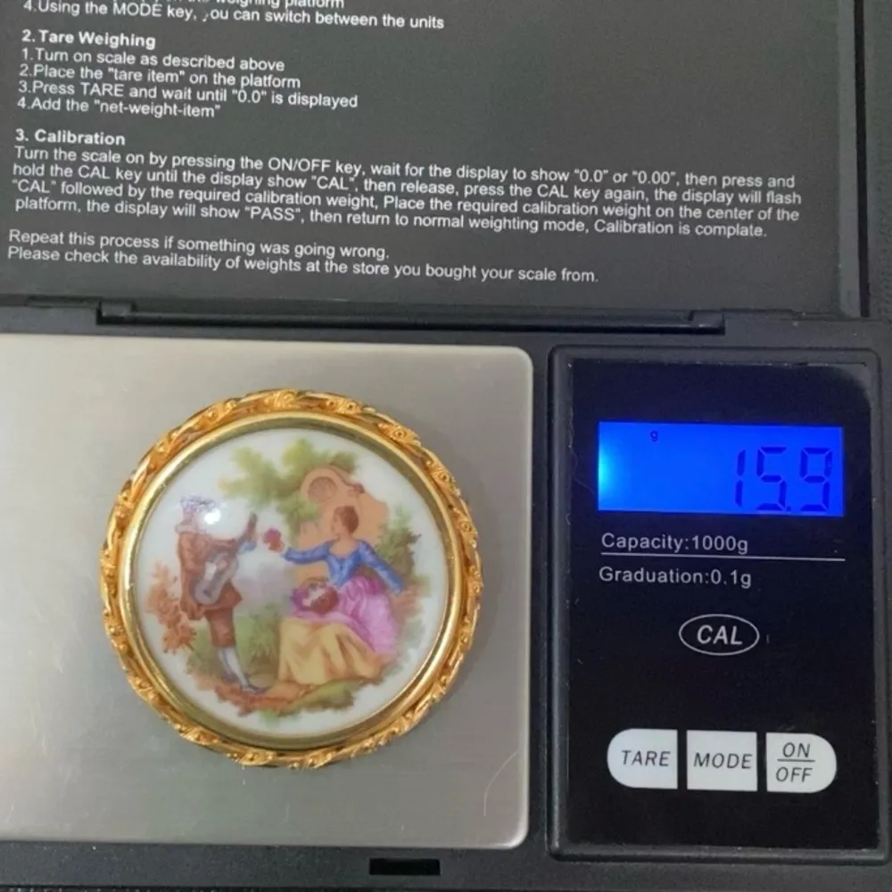 Vintage LIMOGES France Fragonard GoldTone Courting Couple Scene Brooch Pin 15.9g - Image 7