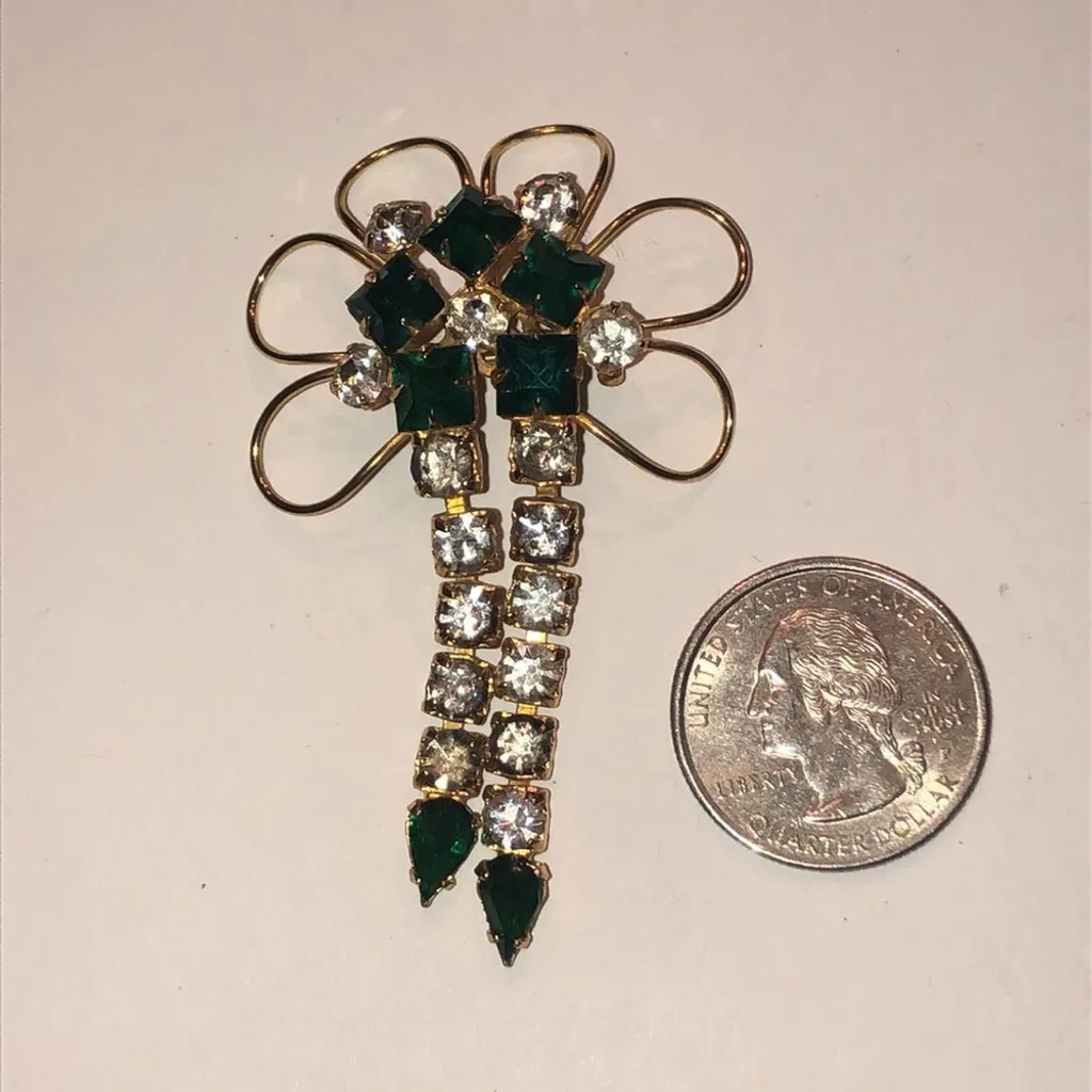 Vintage Gold Tone Emerald Green CZ Rhinestone Dangling Brooch Shoulder Pin - Image 5