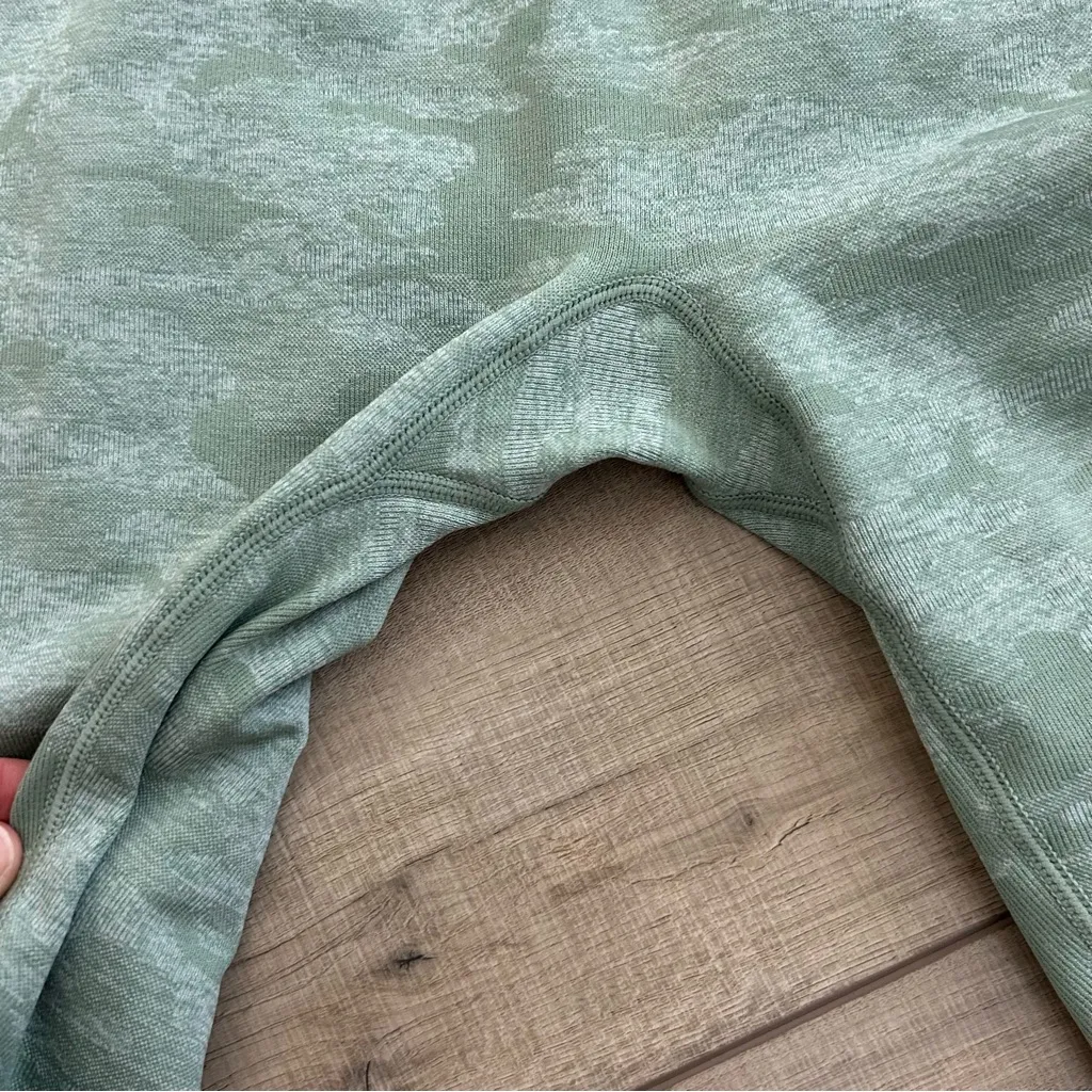 Gymshark Adapt Sage Green Camo Seamless Scrunch High Rise 25in Leggings M - Image 8