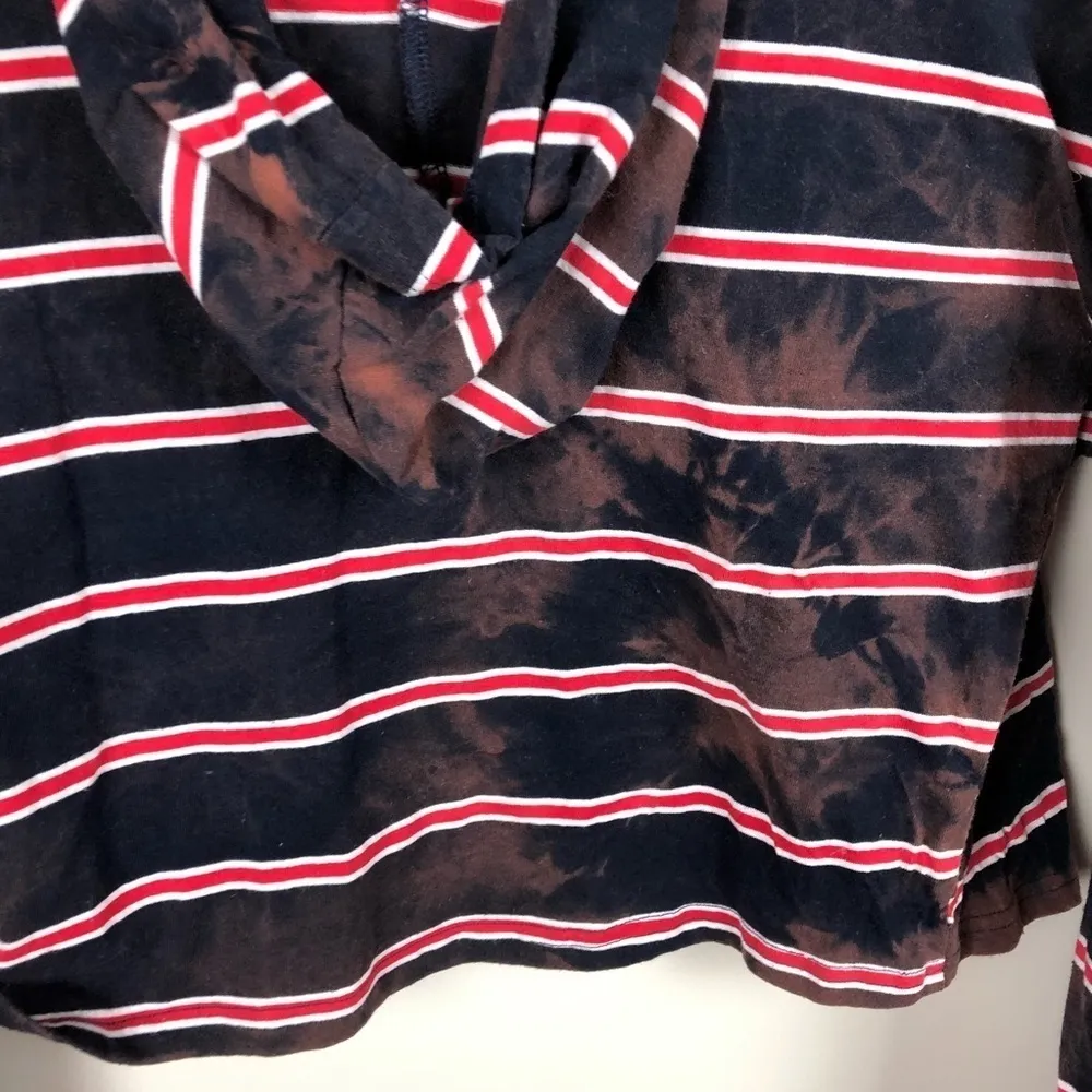 I Joah Cropped Striped Bleach Tie Dye Hoodie Med Red - Image 8