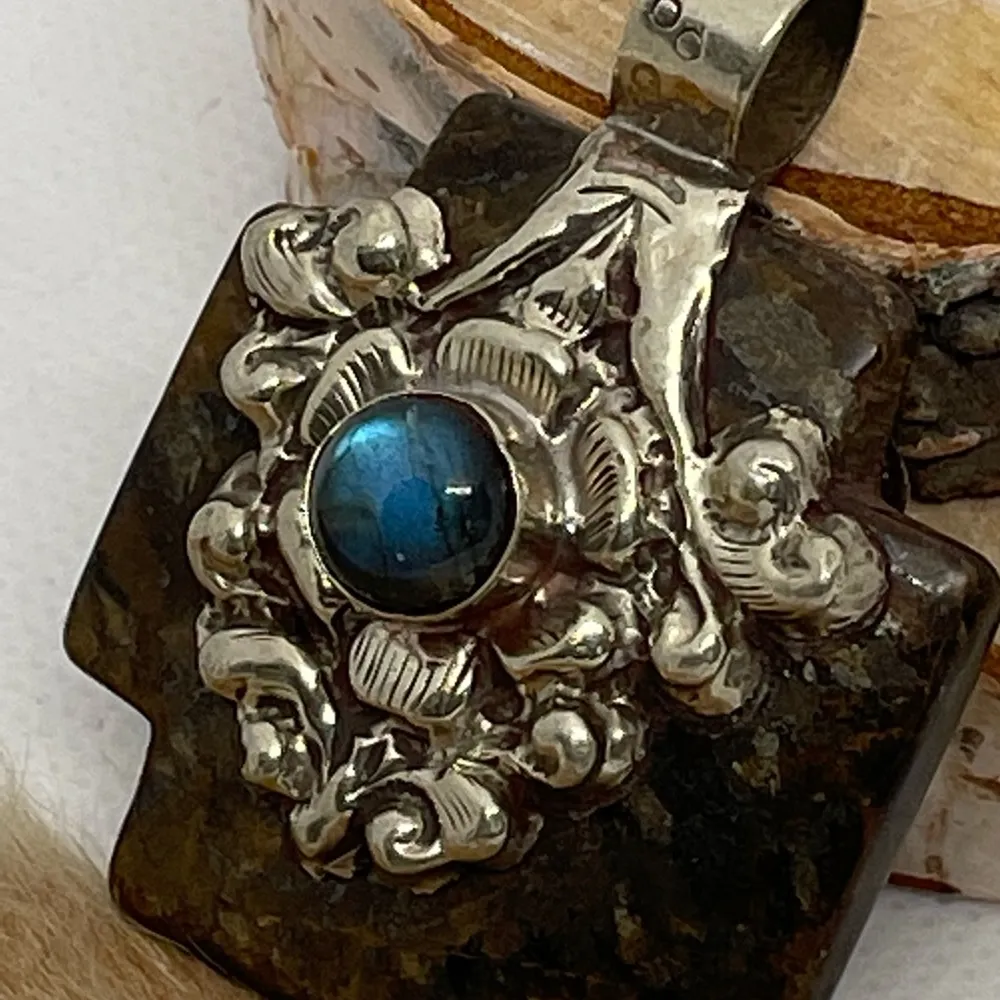 Agate with Laborite pendant from India. Slip on to your favorite necklace! - Image 4