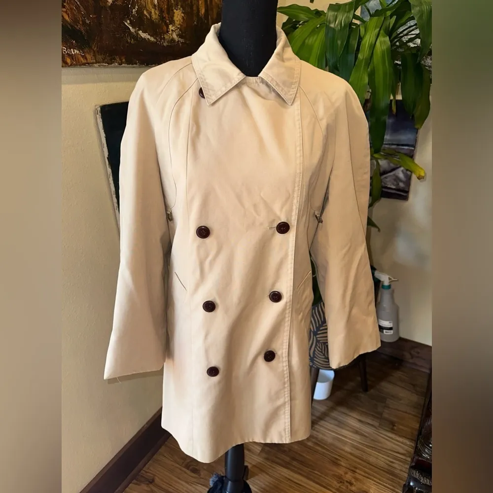 Vintage Etienne Aigner Classic beige  Trench coat with leather buttons Size 10 - Image 5