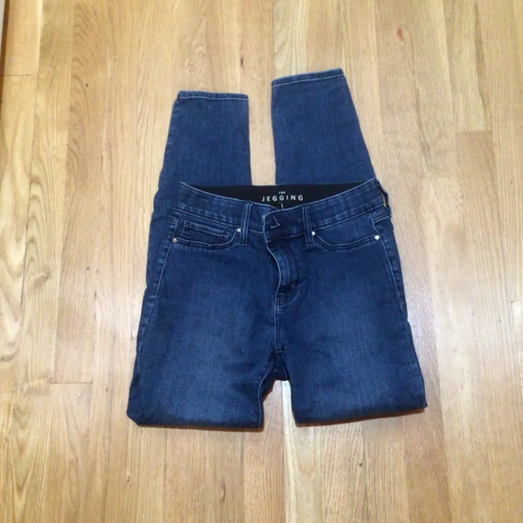 WHBM The Jeggings Dark Wash Mid Rise Jeans sz 2 - Image 4