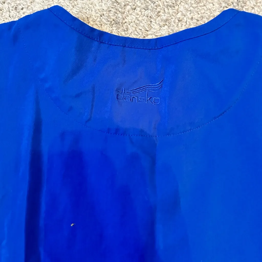 Dansko scrub top blue‎ size medium - Image 5