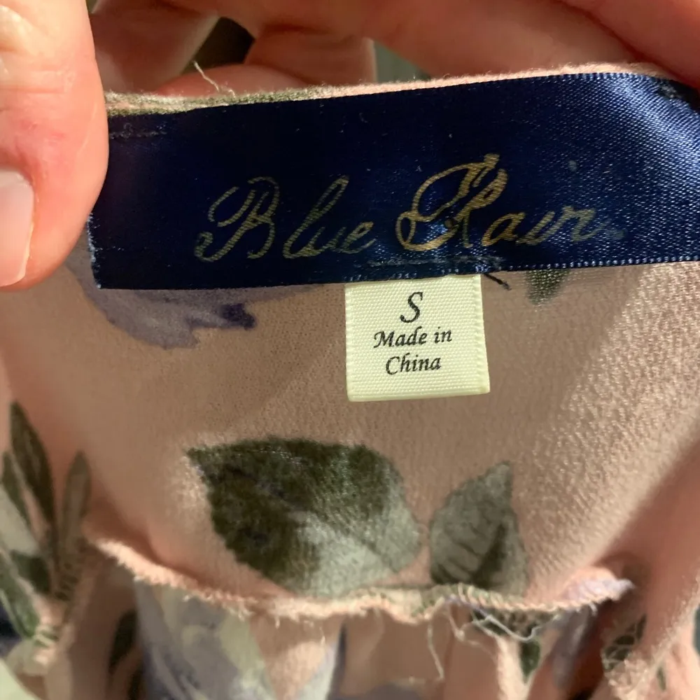 Blue Rain by Francesca’s collection | pink floral wrap top - Image 5