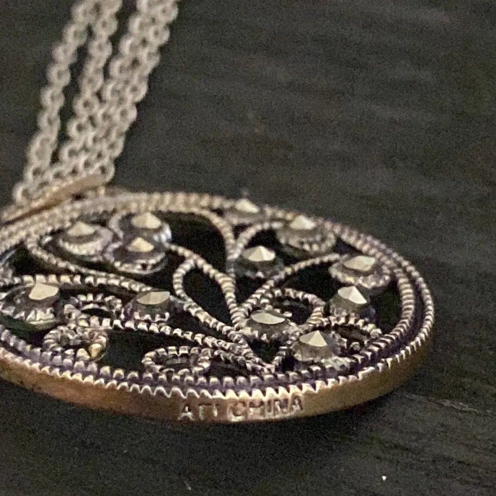 Arabesque filigree round pendant necklace .925 silver black gem embellished - Image 2