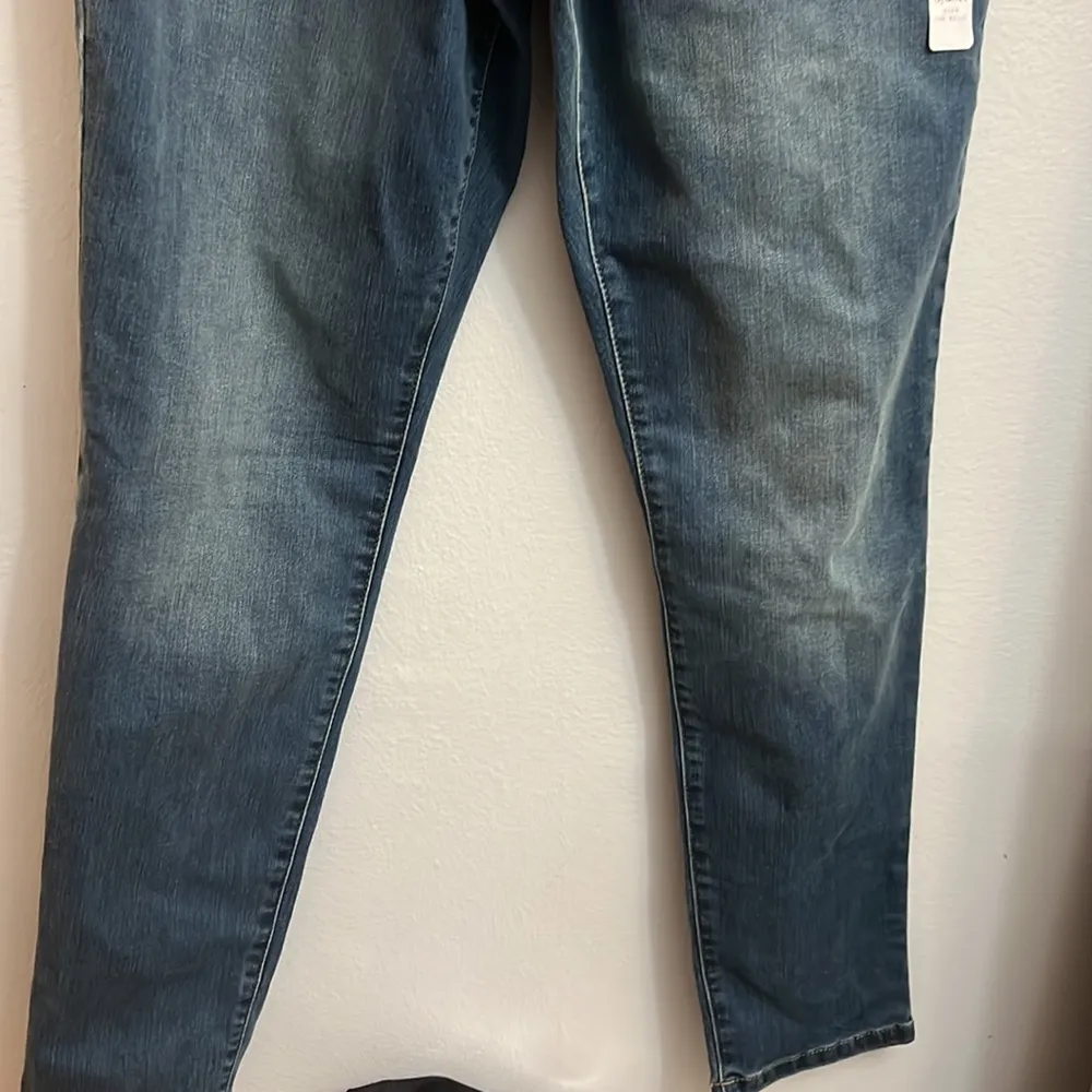 Isabel Maternity  Crossover Panel Jeggings, Light Blue Jeans w/Navy Belly 6/28 - Image 2