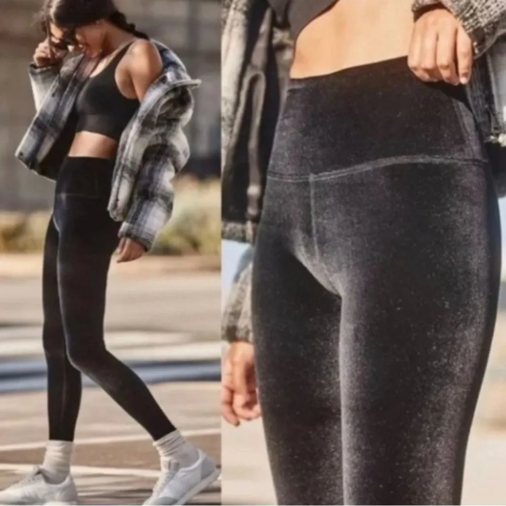 Beyond Yoga Velvet Motion High Waisted Midi Legging in Size Medium - Image 3