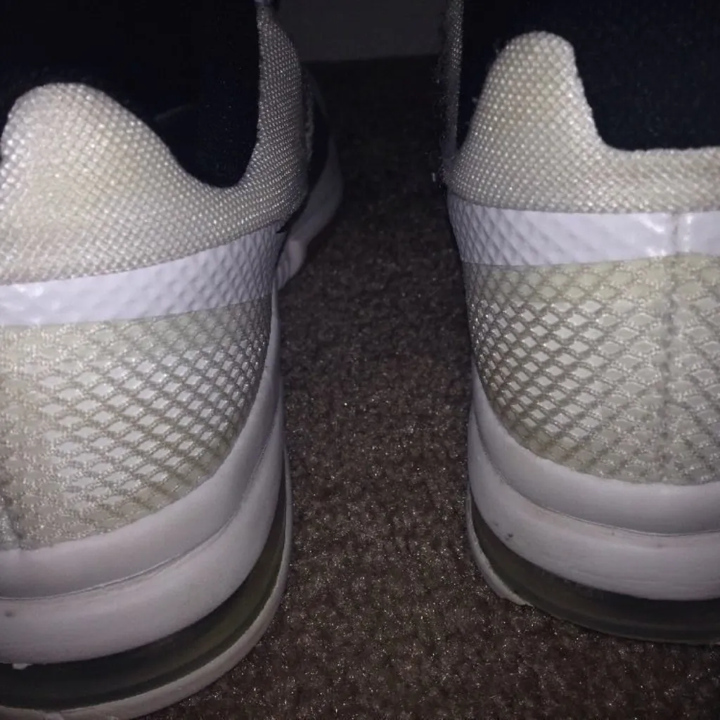 NIKE Women Tennis Athletic Shoes Sz 7.5 - Image 2