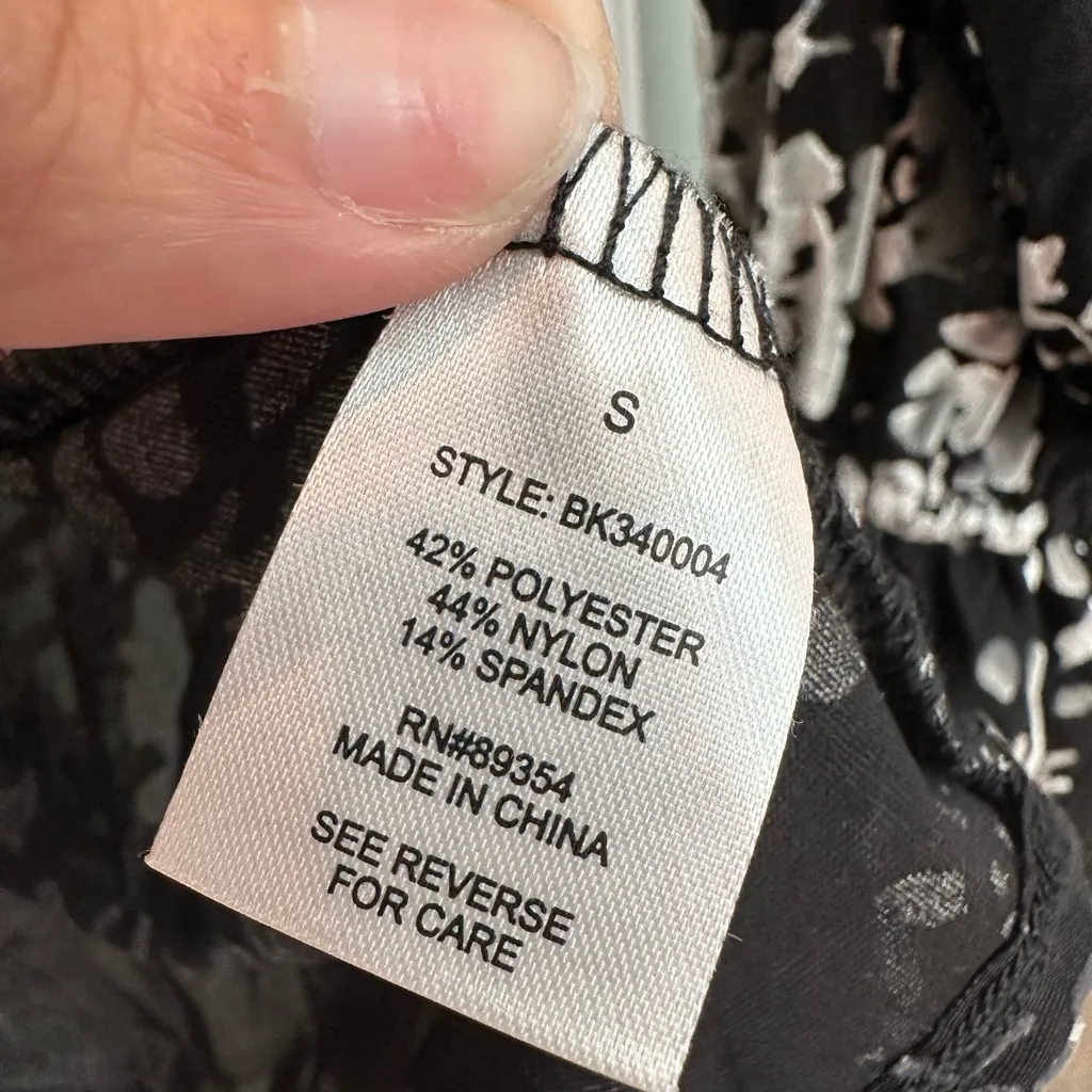 Badgley Mischka Designer Black & Gray Floral Velvet Burnout Blouse Size Small S - Image 9