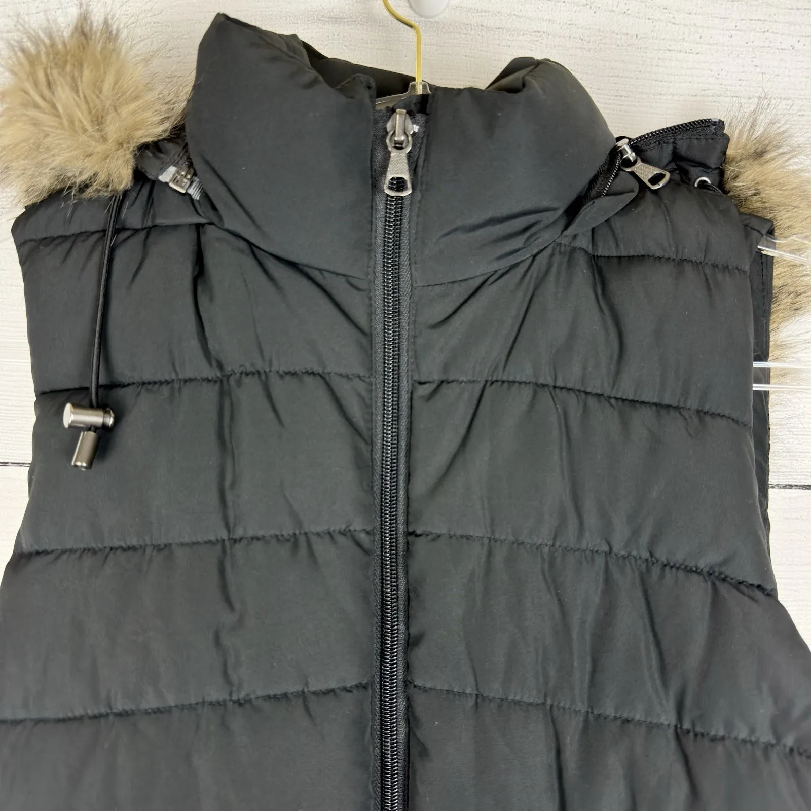 Banana Republic Black Puffer Vest Women's‎ Size Small Faux Fur Hood Ski Outdoor - Image 3