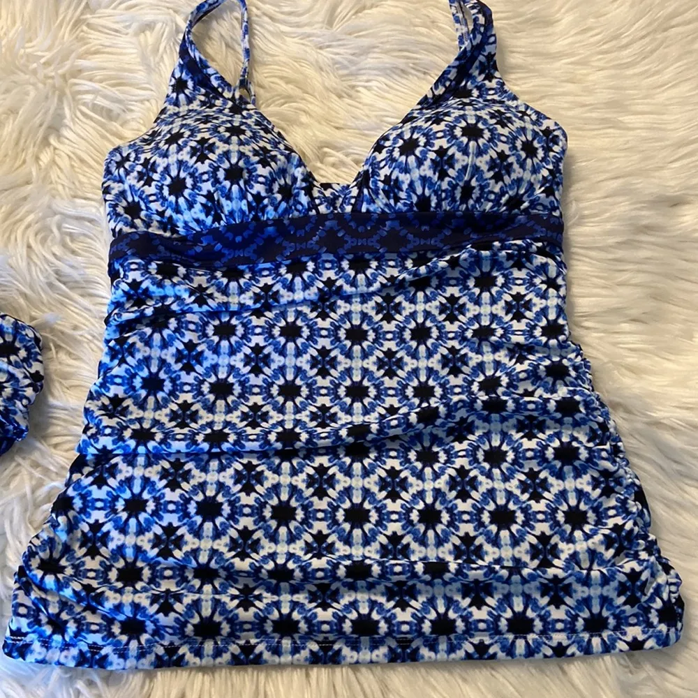 Tommy Bahama Swim two pieces top is size M and bottoms size XL excellent cond - Image 3
