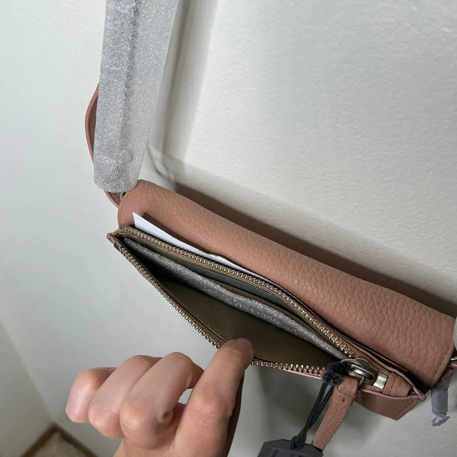 New Allsaints Soft Pink Fetch Chain Crossbody Purse - Image 4