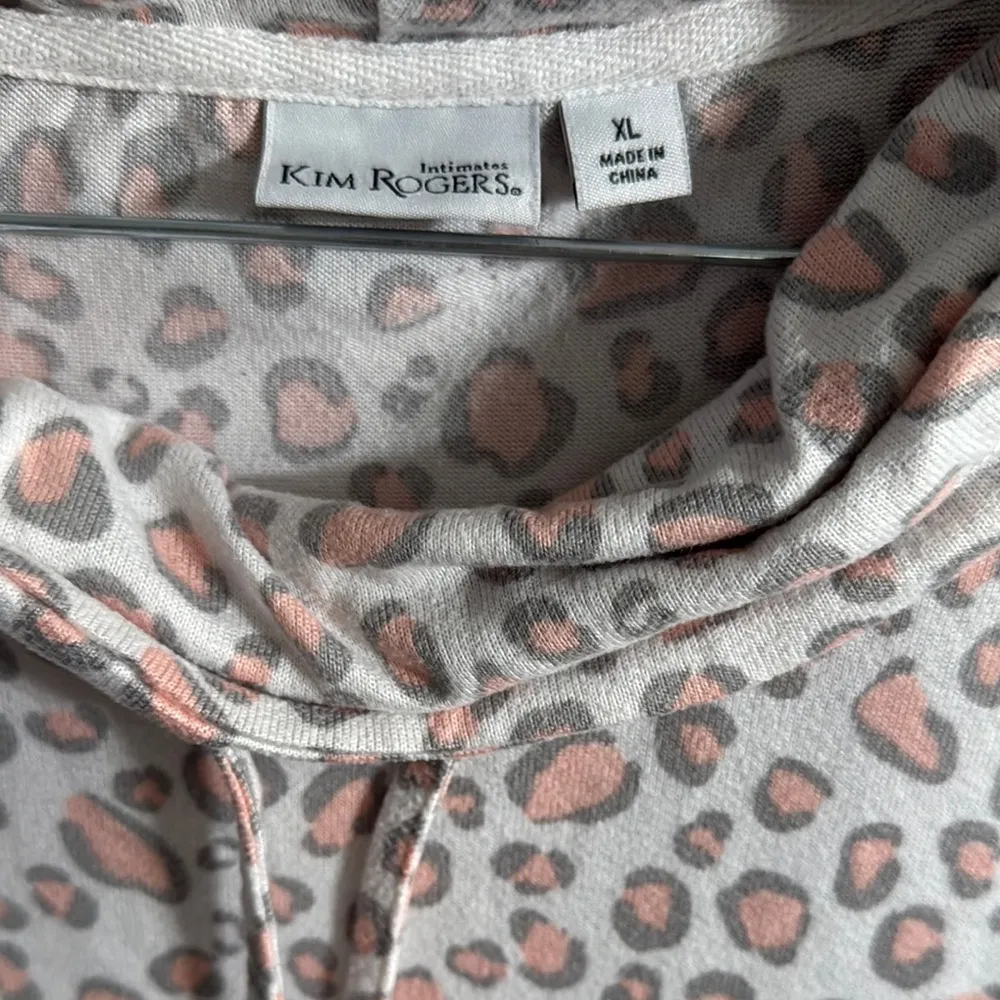 Kim Rogers Gray and White Oversized Long Sleeve Sweatshirt - Image 2