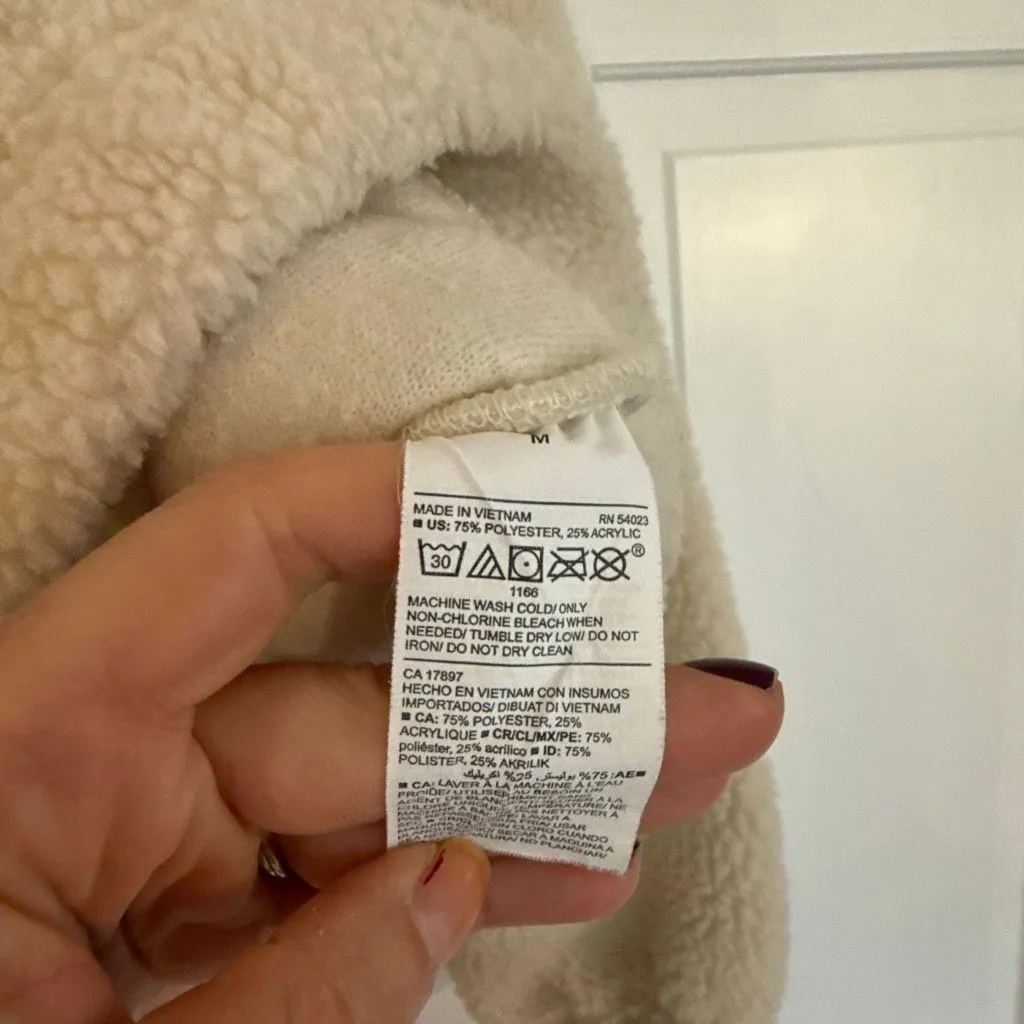 Old Navy snap front flurry crop Sherpa jacket size M - Image 6