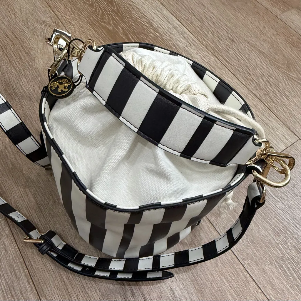 NWT Lionel Black & White Striped Bucket Bag Drawstring Crossbody Handbag - Image 7