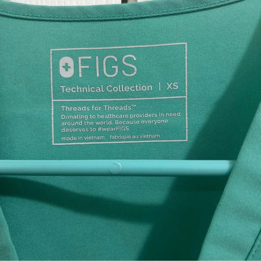 Figs Technical Collection Teal V-Neck Short Sleeve Scrubs  Shirt Women’s Size XS - Image 4