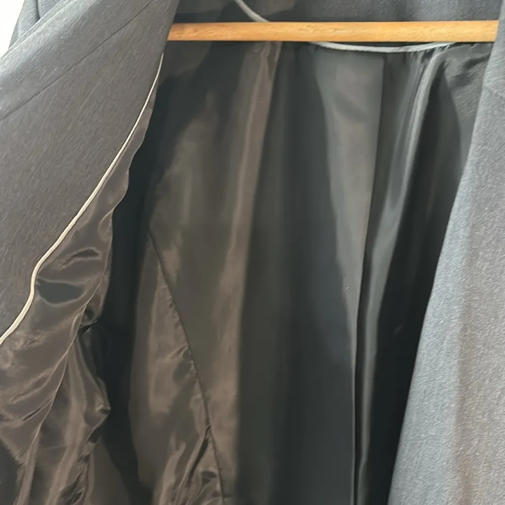 NWT Liz Claiborne Grey classic 1 button blazer in size 18. - Image 7