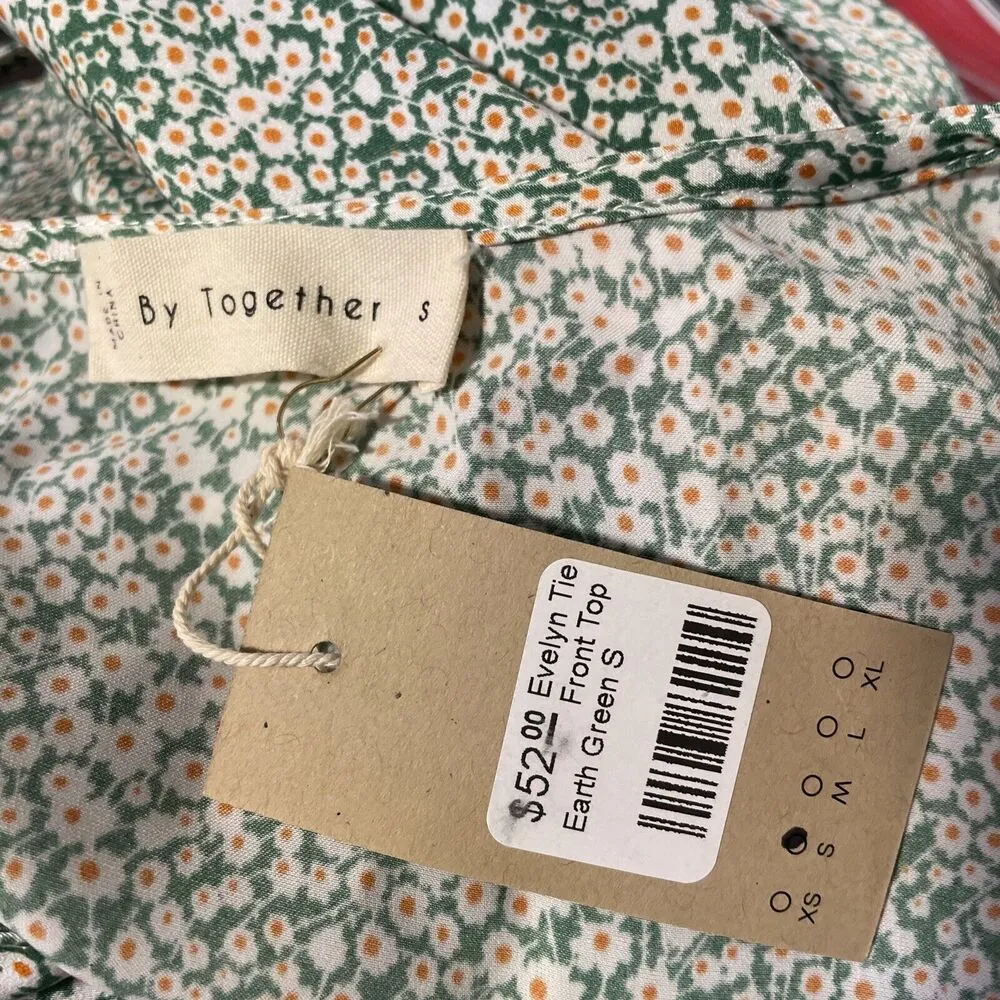 BY TOGETHER Women's Green Floral Long Sleeve Tie Front Crop Top Small - Image 4