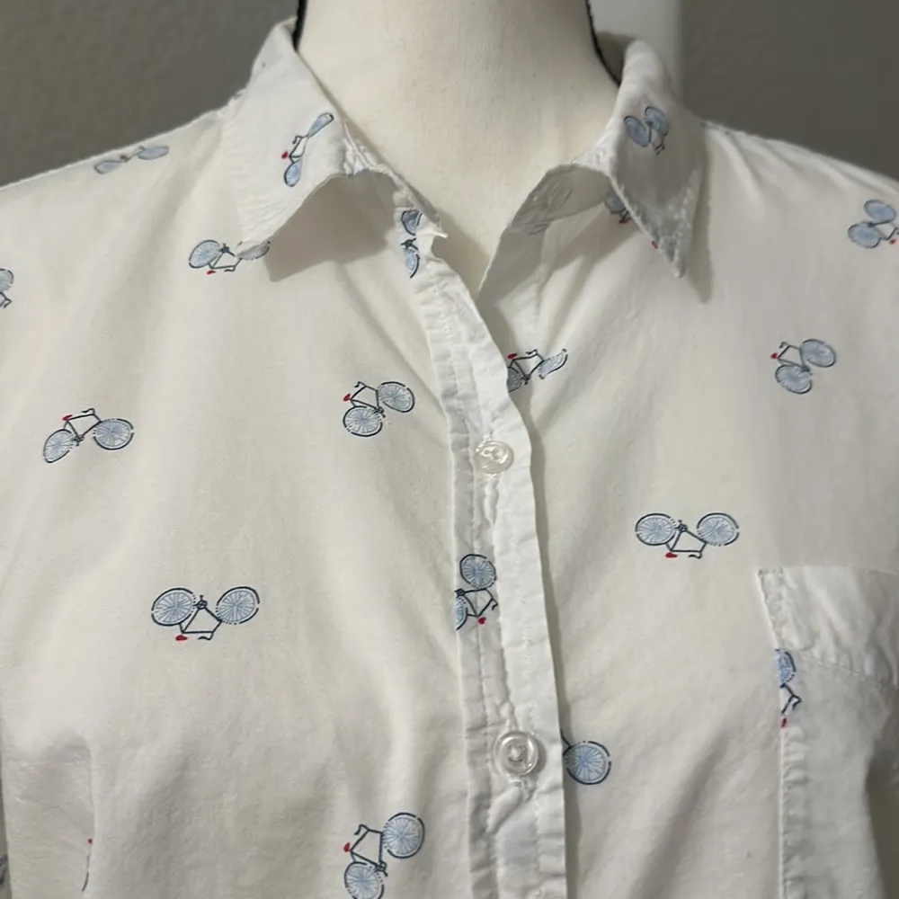 Old Navy-Classic Button Down Shirt EUC - Image 2