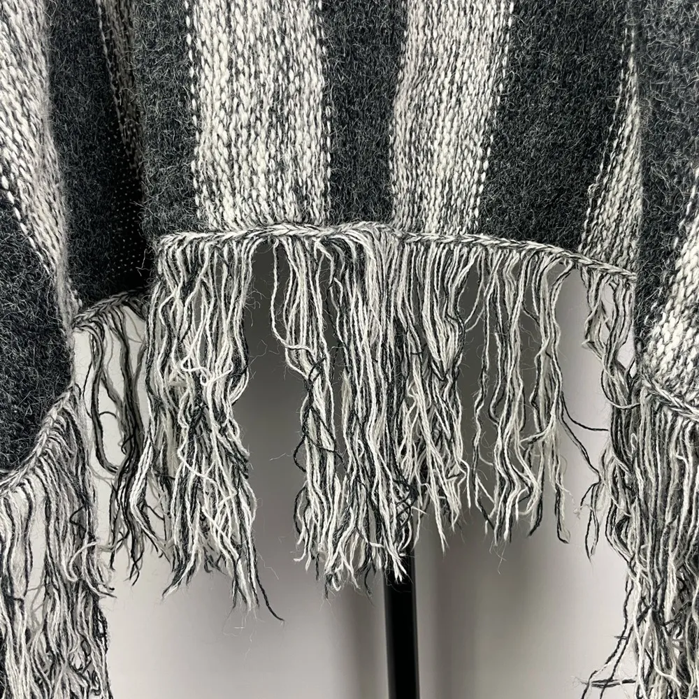 Tris Design Gray Striped Mohair Blend Fringe Trim Open Front Sweater Size M - Image 6