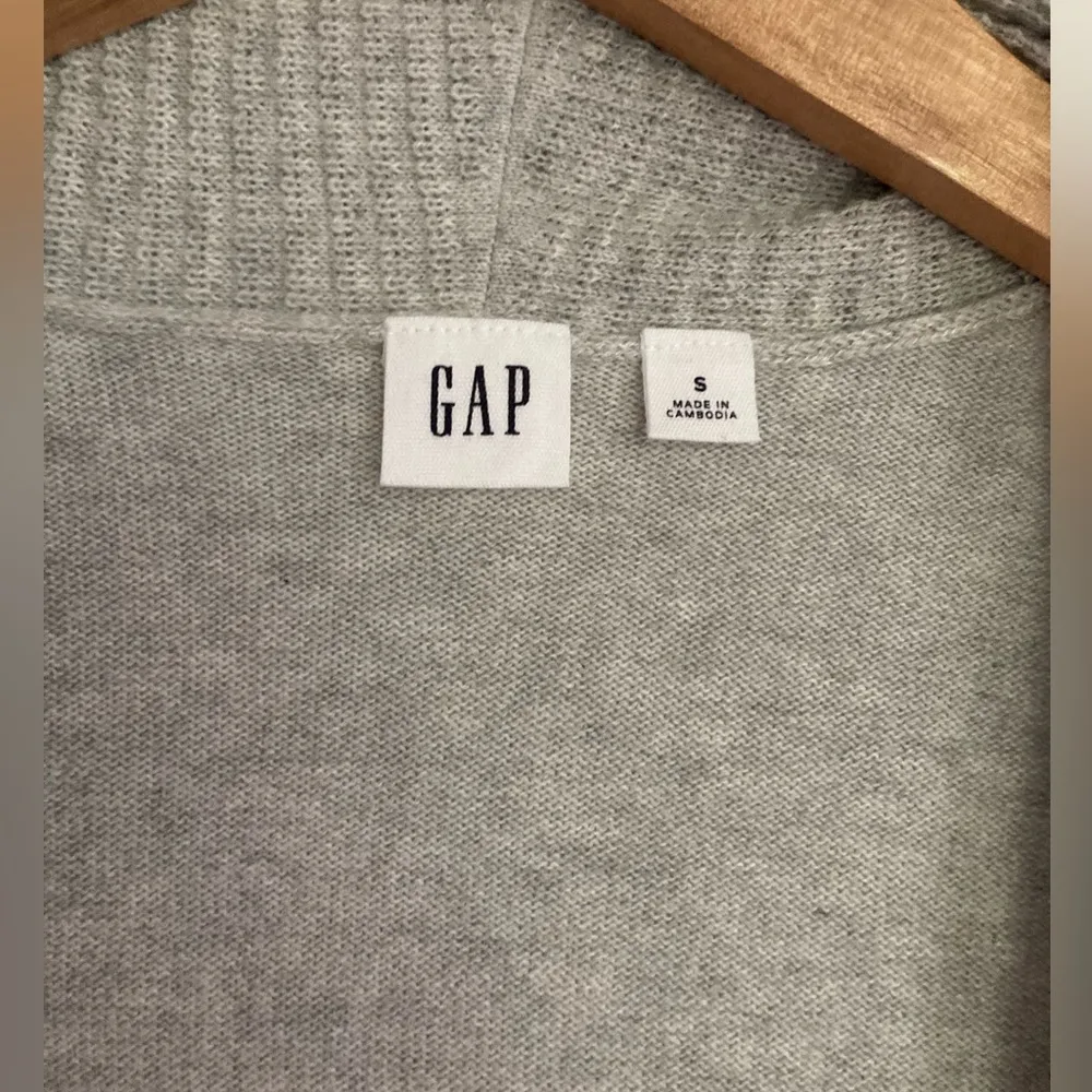 GAP gray cardigan - Image 3