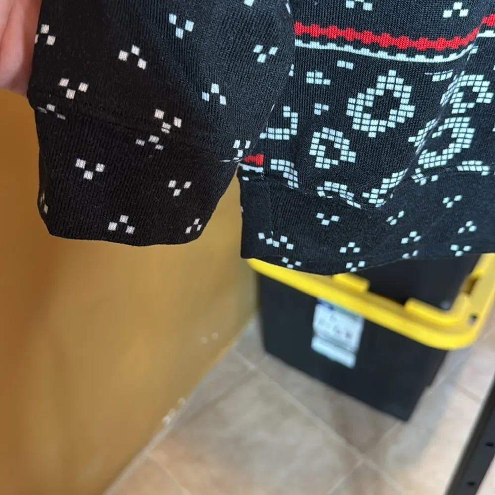 Betsey Johnson Hearts & Lips XO Pullover Black/Red/White Top Size Medium - Image 4