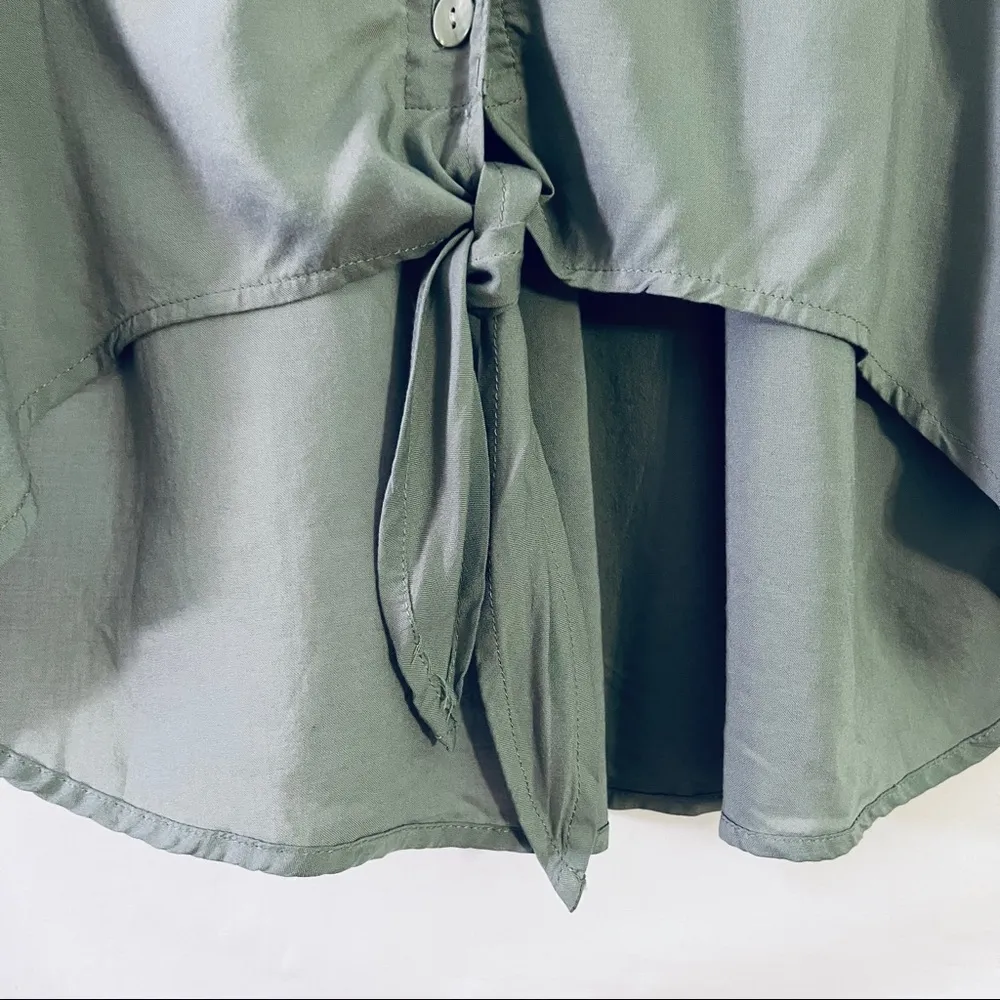 OLIVE GREEN BUTTON UP TOP BLOUSE POCKETS TIE FRONT — MEDIUM — LIKE NEW - Image 3