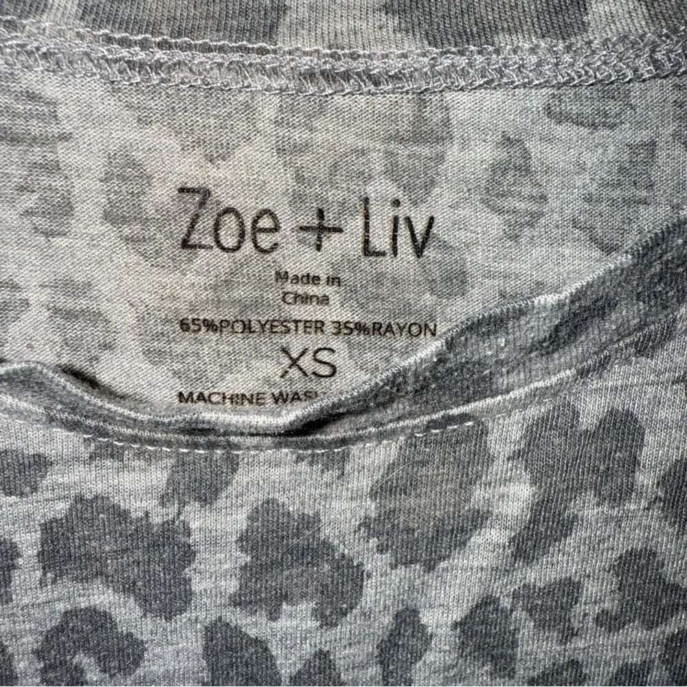 Zoe + Liv Gray Graphic Fitted Short Sleeve Tee - Image 2