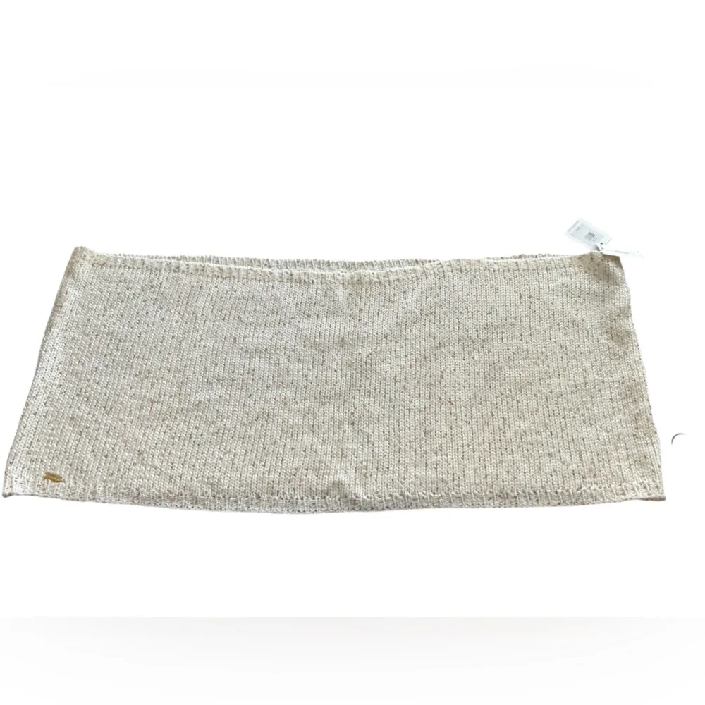 Calvin Klein‎ Women's Gold Knit Scarf with Glitter Accents - Image 4