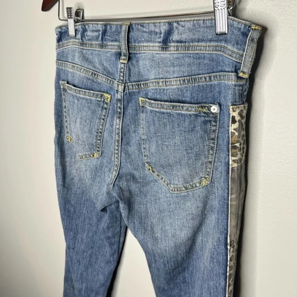 Anthro Pilcro & the letterpress slim boyfriend distressed leopard stripe size 25 - Image 7