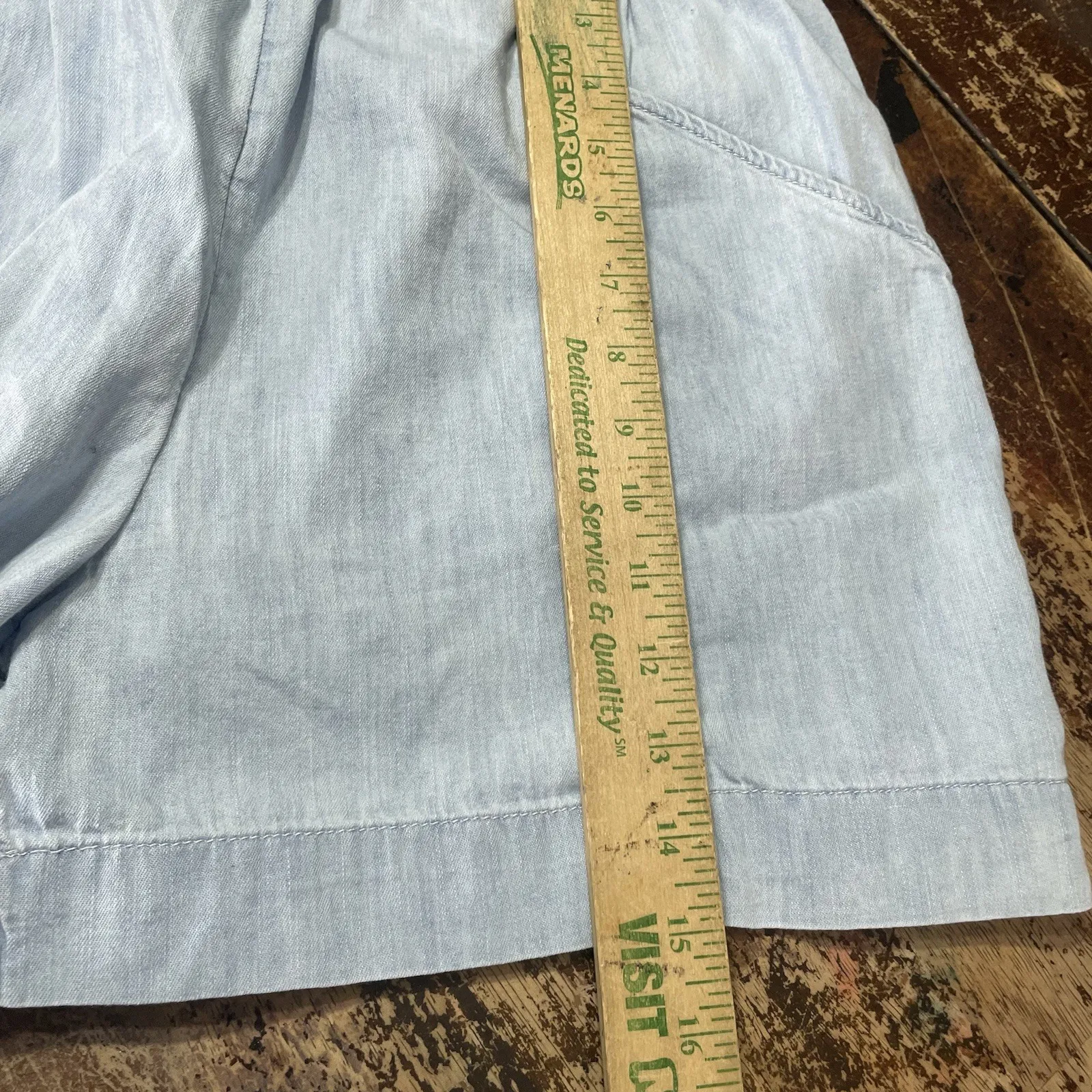 NWOT Elizabeth and James Womans High Waisted Smocked Cotton Chambray Shorts M - Image 5
