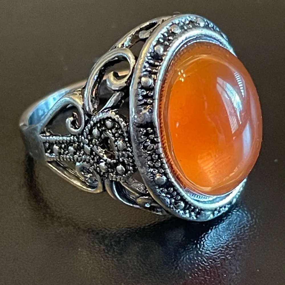 Vintage Silver Ring with Orange Gemstone Size 10 - Image 2