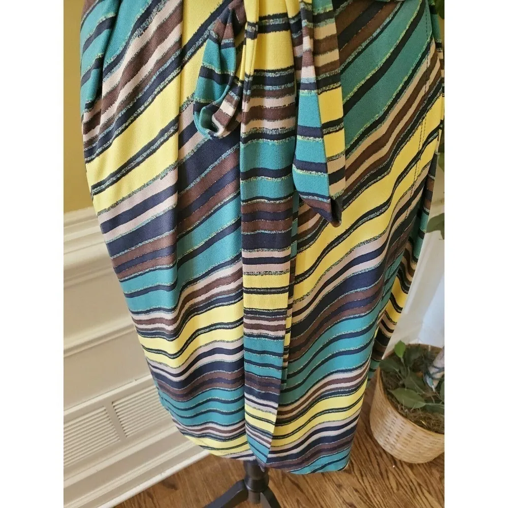 MAX AND CLEO Wrap Dress Size SMALL - Image 3