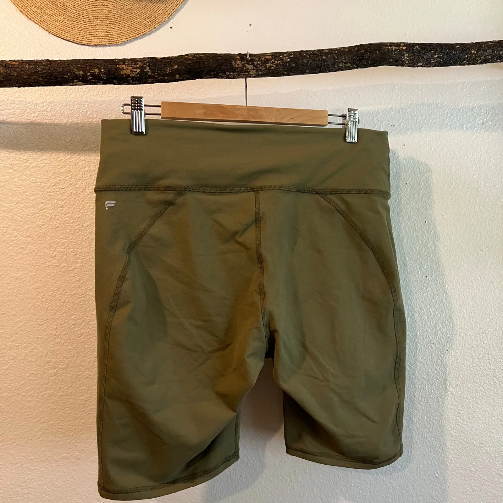 Fabletics Olive Green Powerhold Inseam 8' Mid Rise Biker Shorts Size XL - Image 2