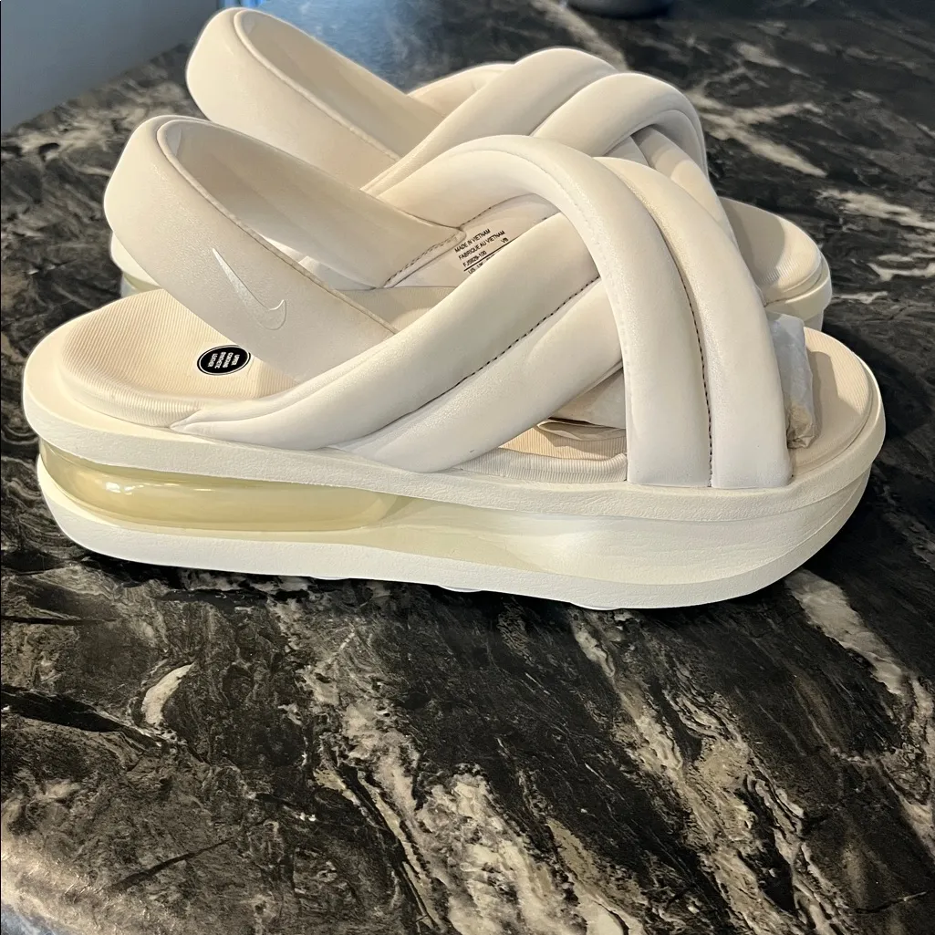 Nike Air Max Isla Sandal in Summit White Size 7 NWOB - Image 12