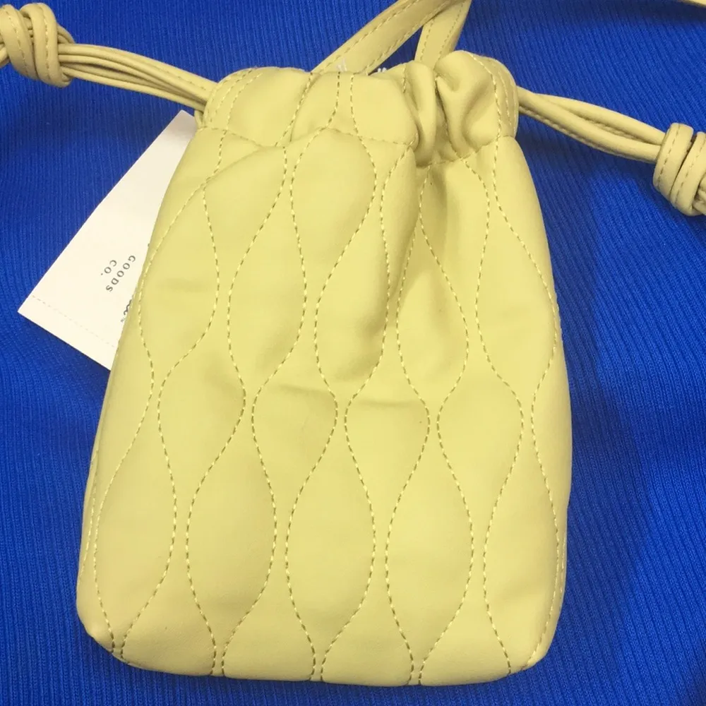 LADIES’ NWT Universal Thread Yellow Crossbody bag - Image 7