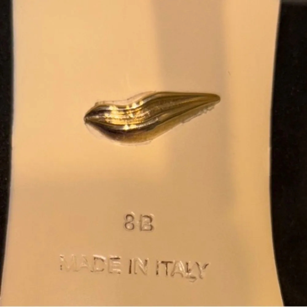 Diane Von Furstenberg Black Stiletto Heels. Size 8. - Image 6